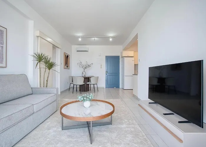 Kings Palace 1 Bed 파포스