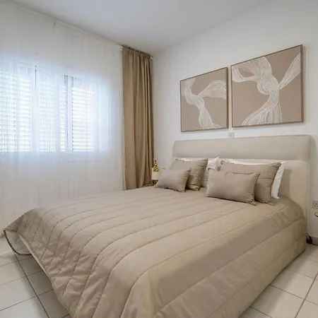 Kings Palace - Apartment With Seaview Apartman *