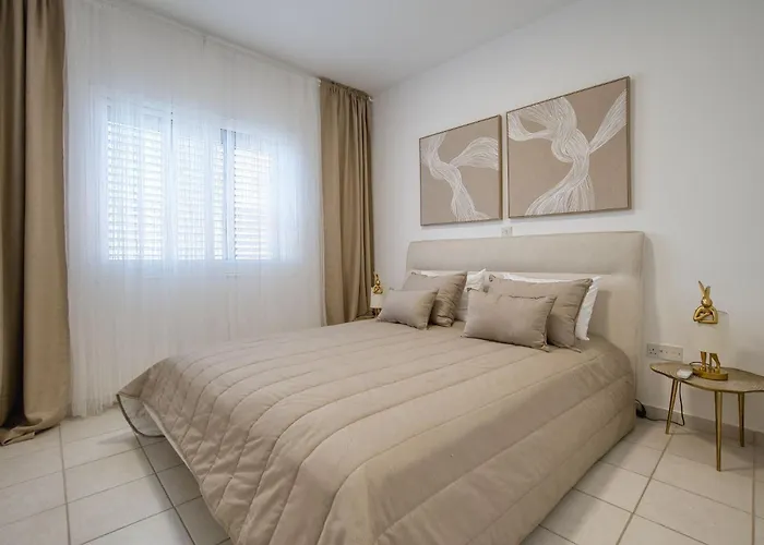 Kings Palace 1 Bed アパート *